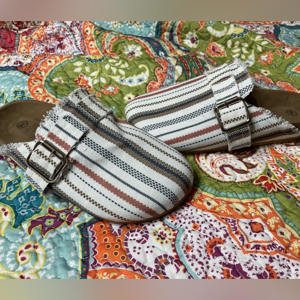 Cute slip ons size 36/6US
